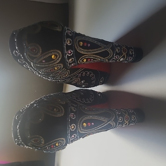 Christian Louboutin - Picture 3 of 8